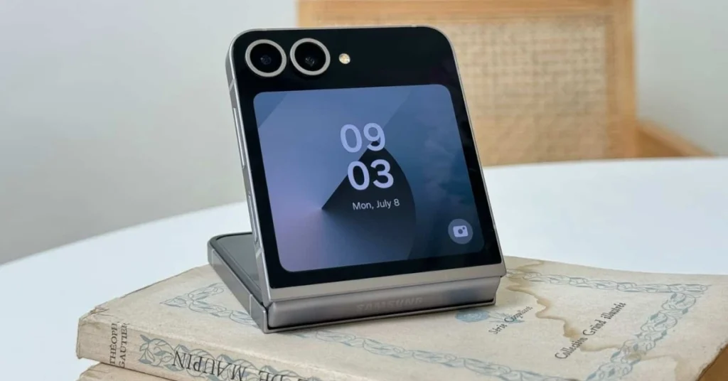Samsung Galaxy Z Flip 8